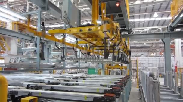 Automatic lifting in factory — Stock Video