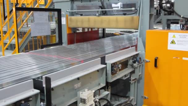 Scies pour couper l'aluminium . — Video