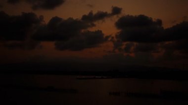 Balıkçılar su Köyü Tayland üzerinden günbatımı.