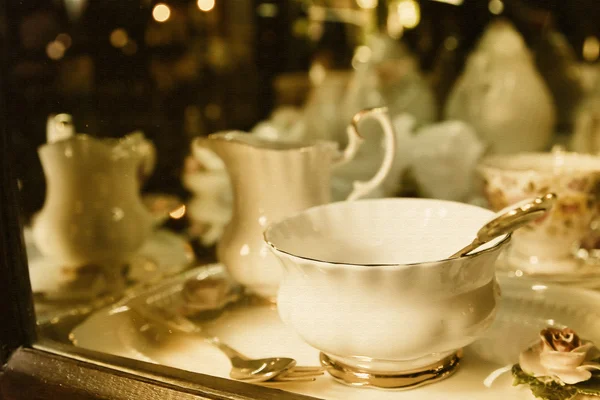 Teetasse aus antikem Porzellan — Stockfoto