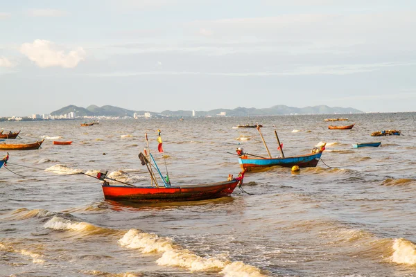 Små fiskebåtar på beach thailand — Stockfoto