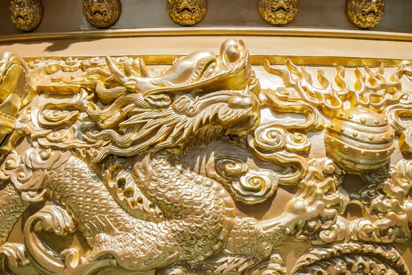 Dragon wierook in chinese tempel — Stockfoto