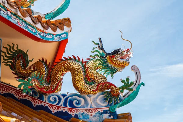 Draken in chinese tempel — Stockfoto