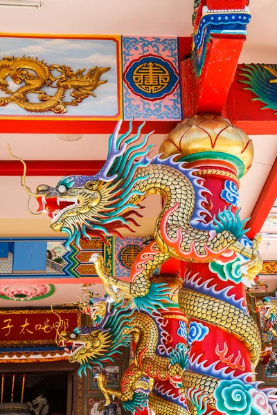 Draken in chinese tempel — Stockfoto