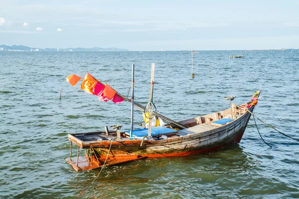 Μικρά αλιευτικά σκάφη για την Ταϊλάνδη παραλία — Φωτογραφία Αρχείου