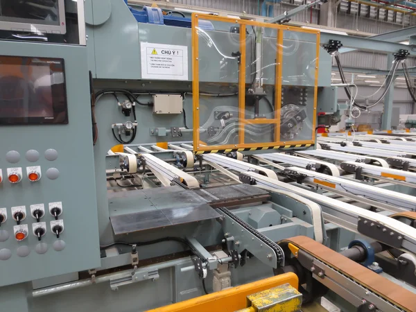 Rozciągnąć maszyna w fabryce — Zdjęcie stockowe