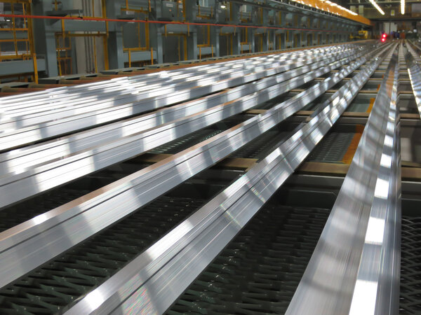 Aluminum lines on a conveyor belt in a factory.