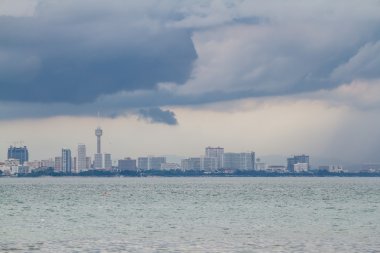 Bir yağmurlu günde Koh Lan Pattaya.