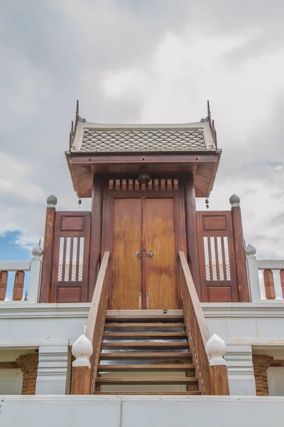 Haus Tür Holz thailändischen Stil — Stockfoto