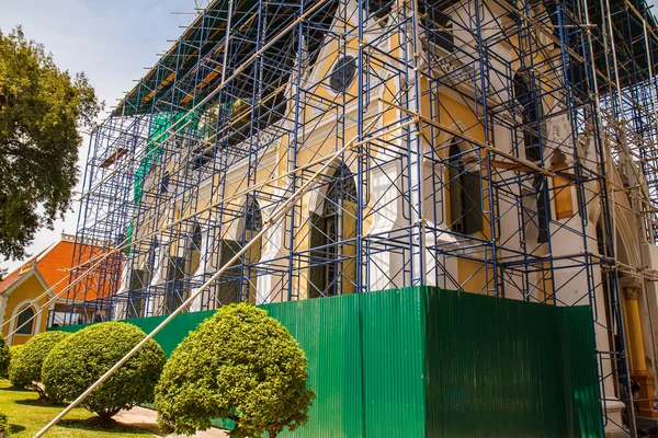 Renovation of Wat Niwet Thammapravat in thailand — Stock Photo, Image