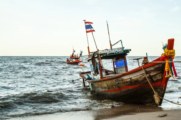 Small fishing boats on the beach Thailand — Stock Photo, Image