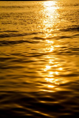 ensuya yansıyan güneş