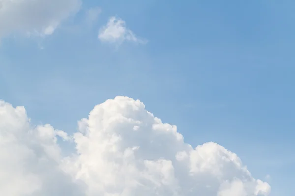 Cielo e nuvole sfondo — Foto Stock