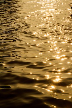 ensuya yansıyan güneş