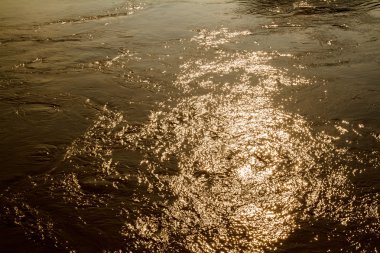 ensuya yansıyan güneş