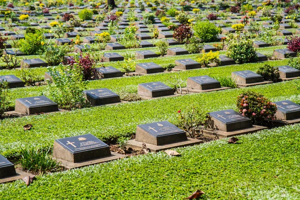 Müttefik savaş mezarlığı, Kanchanaburi Tayland — Stok fotoğraf