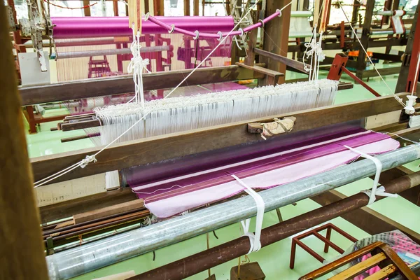 Tayland ipek dokuma tezgahı.