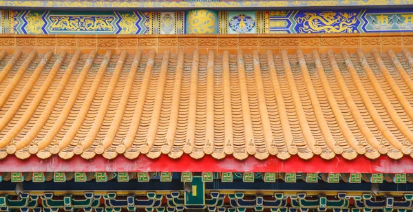 Храм традиционного китайского стиля в Ват Ленг-Ной-И в Нонтхабу — стоковое фото