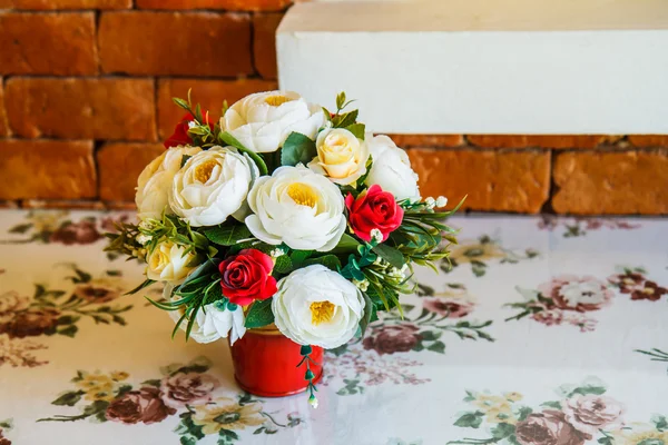 Bouquet of flowers on the table — Stock Photo, Image