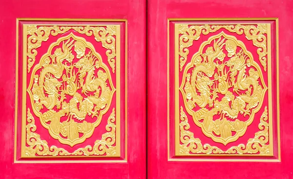 NONTHABURI-THAÏLANDE - 27 décembre : dragon doré décoré sur re — Photo