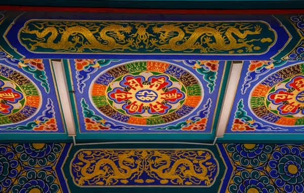 Traditional chinese style temple at Wat Leng-Noei-Yi in Nonthabu — Stock Photo, Image