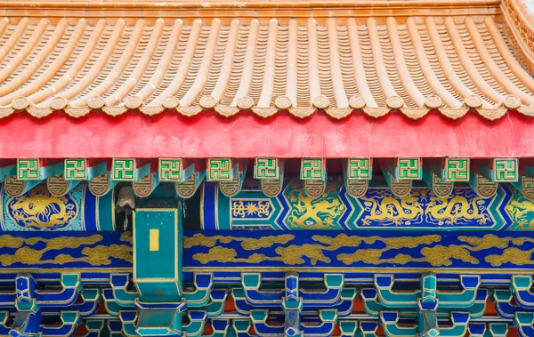 Храм традиционного китайского стиля в Ват Ленг-Ной-И в Нонтхабу — стоковое фото