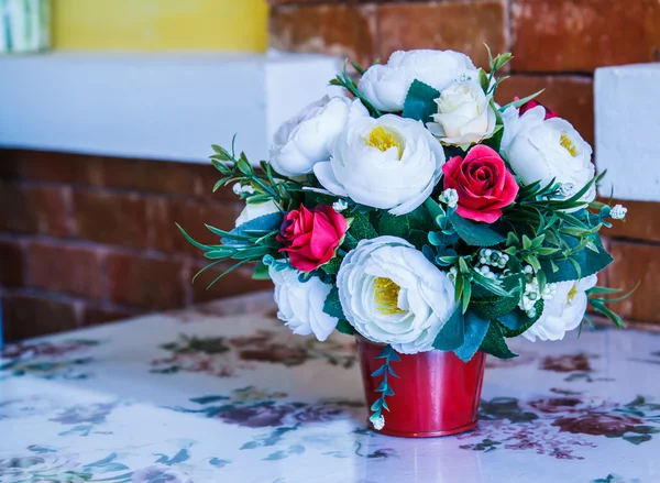 Bouquet of flowers on the table — Stock Photo, Image