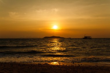 Sunset Beach Koh Larne Pattaya.Thailand üzerinde