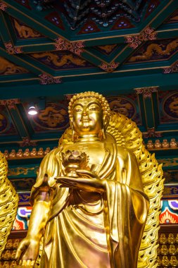 Nonthaburi, Tayland - 27 Aralık: Buda heykelleri Wat Borom Rac