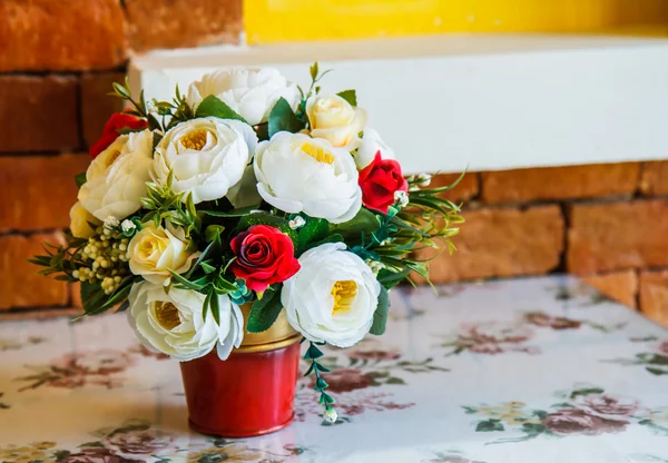 Bouquet of flowers on the table — Stock Photo, Image