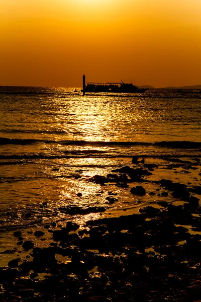 Sonnenuntergang am Strand auf koh larn pattaya.thailand — Stockfoto