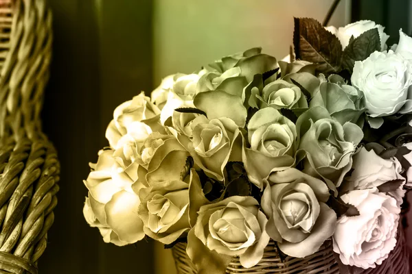 Bouquet de fleurs sur la table — Photo