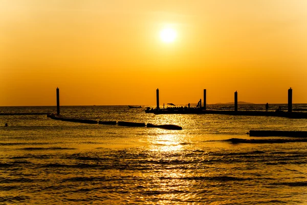 Pôr do sol na praia em Koh Larn Pattaya.Thailand — Fotografia de Stock