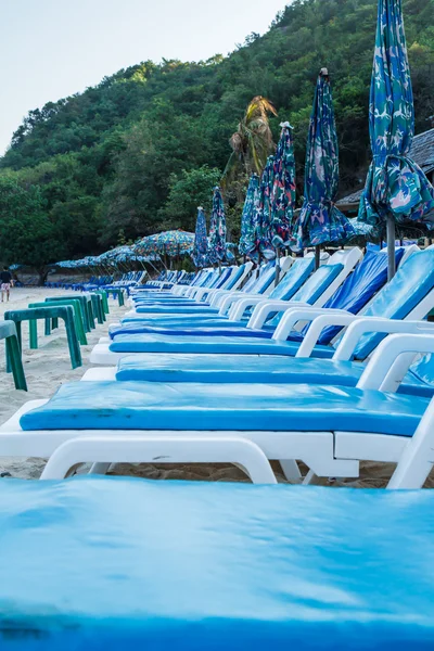 Cadeiras de praia em Koh Larn Pattaya.Thailand — Fotografia de Stock