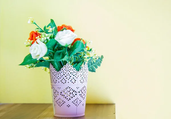 Bouquet of flowers on the table — Stock Photo, Image