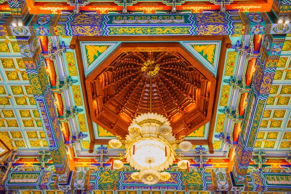 Lâmpada no templo chinês em Wat Leng-Noei-yi 2 — Fotografia de Stock