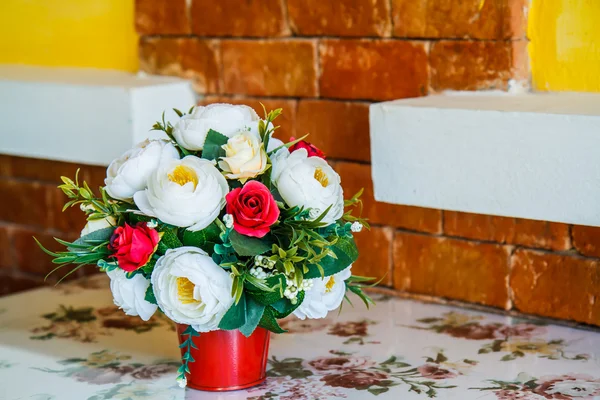 Bouquet of flowers on the table — Stock Photo, Image