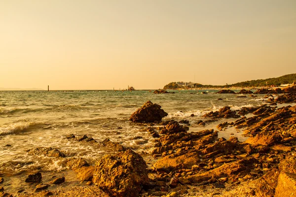 Sonnenuntergang am Strand auf koh larn pattaya.thailand — Stockfoto