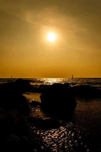 Pôr do sol na praia em Koh Larn Pattaya.Thailand — Fotografia de Stock