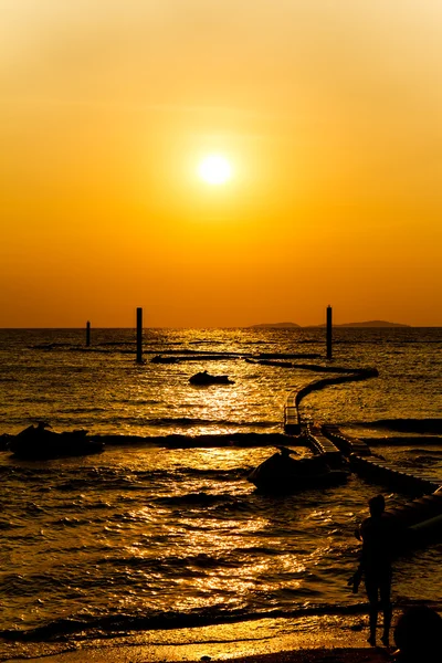 Pôr do sol na praia em Koh Larn Pattaya.Thailand — Fotografia de Stock