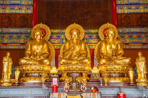 Estátuas de Buda Wat Borom Racha Kanchana Phisake (Wat Leng Noei Yi 2 ) — Fotografia de Stock