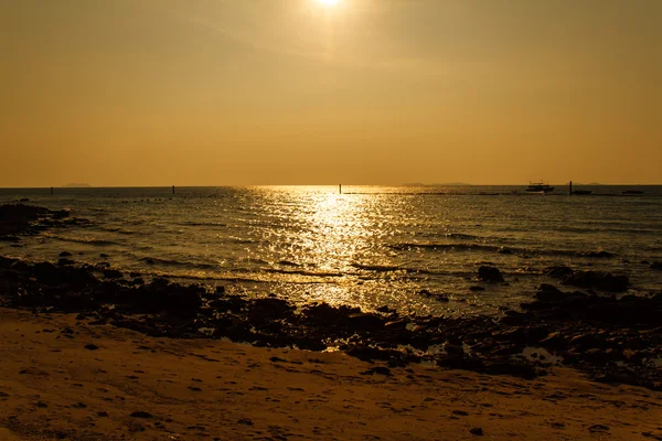 日落海滩上岛柯兰 Pattaya.Thailand — 图库照片