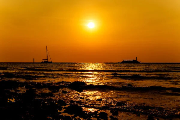 Sunset at the beach on Koh Larn Pattaya.Thailand — Stock Photo, Image