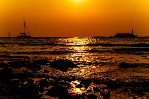 Sonnenuntergang am Strand auf koh larn pattaya.thailand — Stockfoto