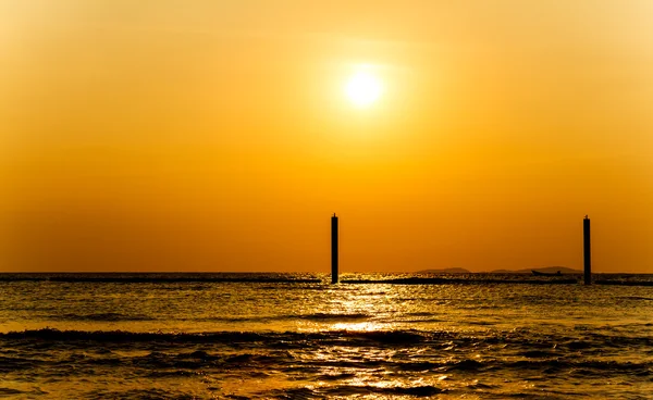 Západ slunce na pláži na Koh Larn Pattaya.Thailand — Stock fotografie