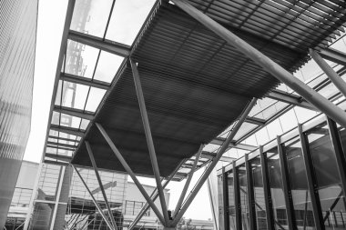 Siyah ve Beyaz Modern Binası 