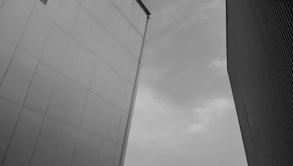 Bianco e nero dell'edificio moderno — Foto Stock