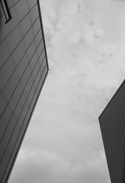 Noir et blanc du bâtiment moderne — Photo