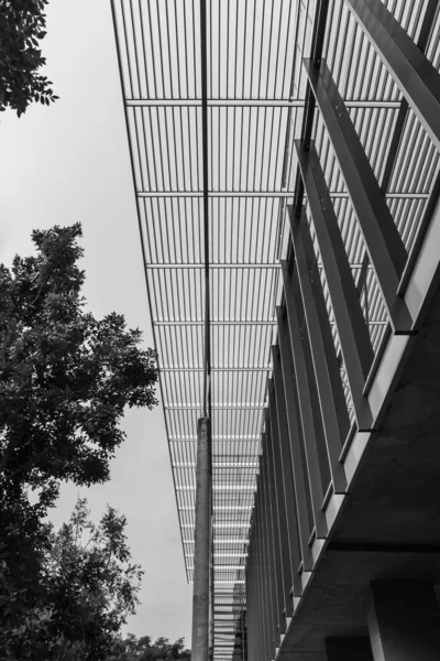 Noir et blanc du bâtiment moderne — Photo