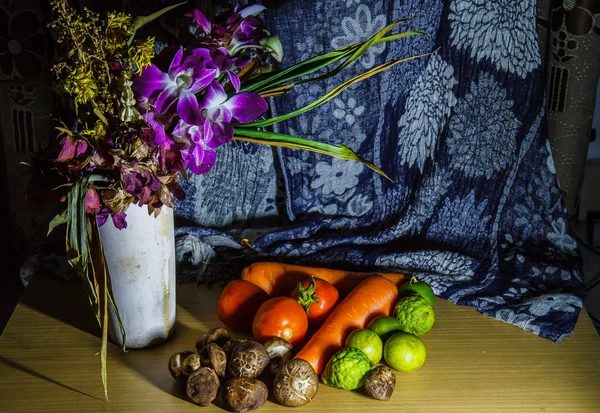 花と果物のある静物 — ストック写真